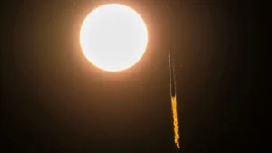 Florida Launch Sends 28 Starlink Satellites to Orbit Expanding SpaceX Internet Constellation